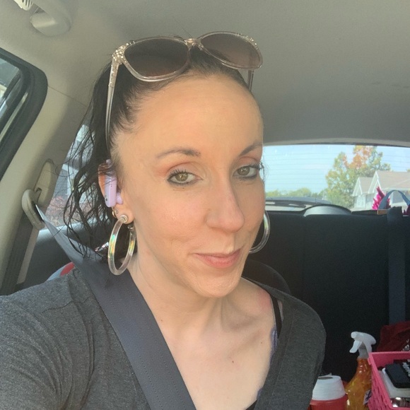 Meet your Posher, Leslie - Picture 2 of 2